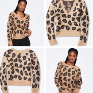 Victorias Secret • PINK • Leopard/ Cheetah • Sweater • Small